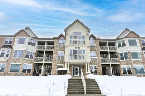 6995 S Riverwood Blvd, Franklin, WI, 53132-8011 | Card Image