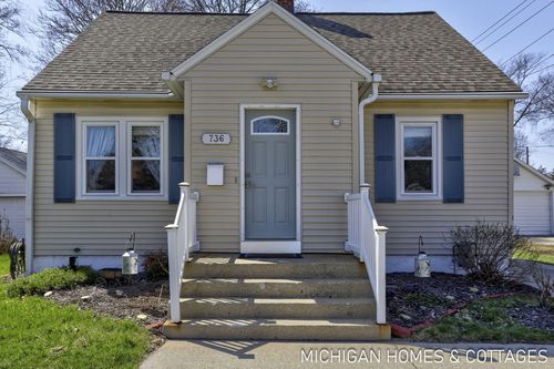 736 Lincoln Ave, Holland, MI, 49423-5417 | Card Image