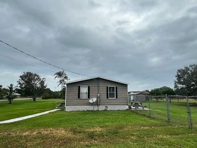 910 Gratton Rd, House other with 3 bedrooms, 2 bathrooms and null parking in Clewiston FL | Image 5