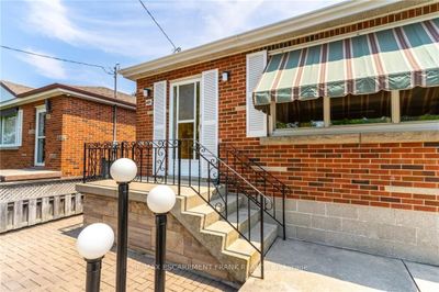 423 E 43 Rd St, House other with 2 bedrooms, 2 bathrooms and 1 parking in Hamilton ON | Image 2