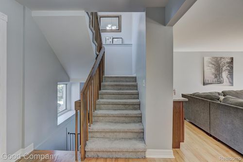 33424 Sunrise Dr, Fraser, MI, 48026-5028 | Card Image