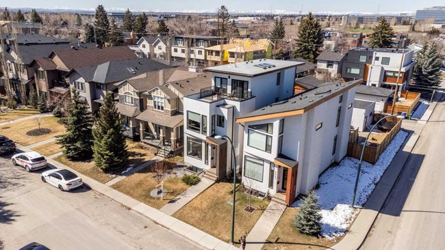 4905 21 Street Sw, Home with 4 bedrooms, 3 bathrooms and 2 parking in Calgary AB | Image 2
