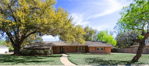 1316 Southwood St, Alice, TX, 78332-3923 | Card Image