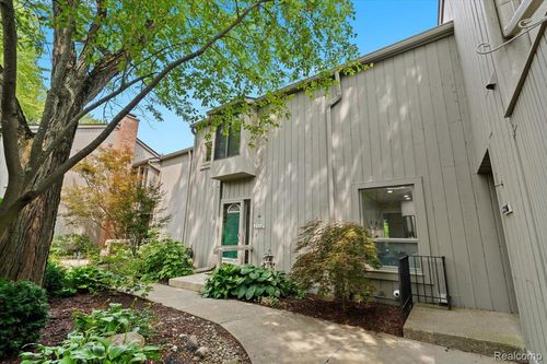 2208 Applewood Ct, Ann Arbor, MI, 48103-2304 | Card Image