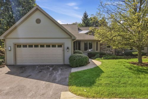 315 Oak Ridge Dr, Hartland, WI, 53029-2426 | Card Image