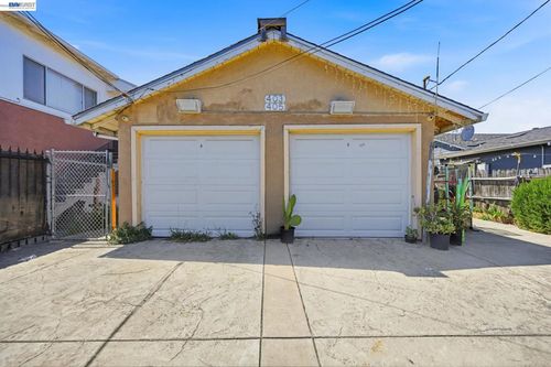 405-403-405 105th Ave, Oakland, CA, 94603-2954 | Card Image