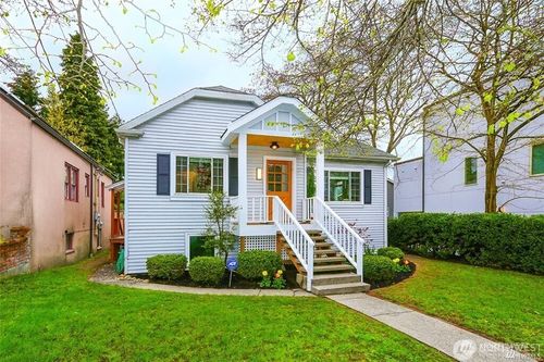 a-8008 Roosevelt Way Ne, Seattle, WA, 98115-4226 | Card Image