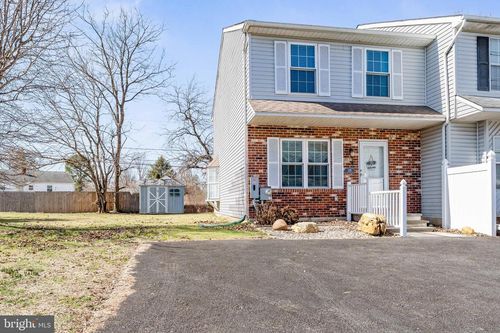 28 W Perpen Court, Newark, DE, 19702 | Card Image