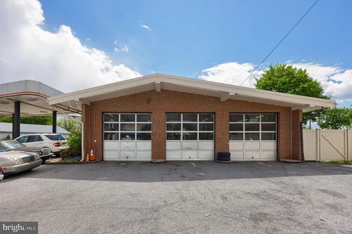 4 S State St, BROWNSTOWN, PA, 17508-5091 | Card Image