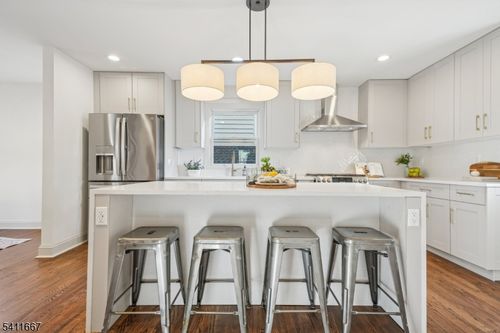 19 Bodwell Ter, Millburn, NJ, 07041-1201 | Card Image