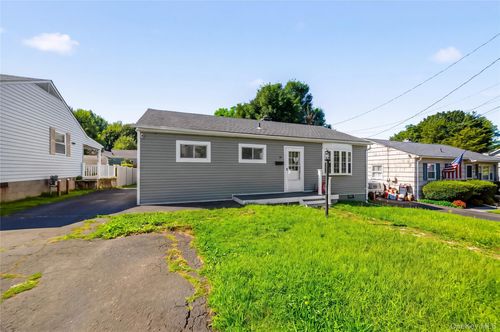19 Blake St, Newburgh, NY, 12550-3106 | Card Image