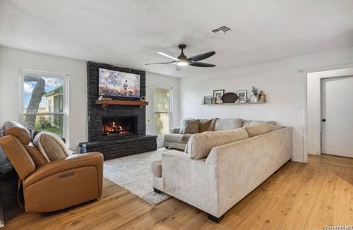 101 Country Ln, Castroville, TX, 78009-5010 | Card Image