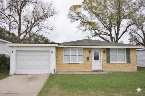 1049 Aquavit St, Gretna, LA, 70053-3824 | Card Image