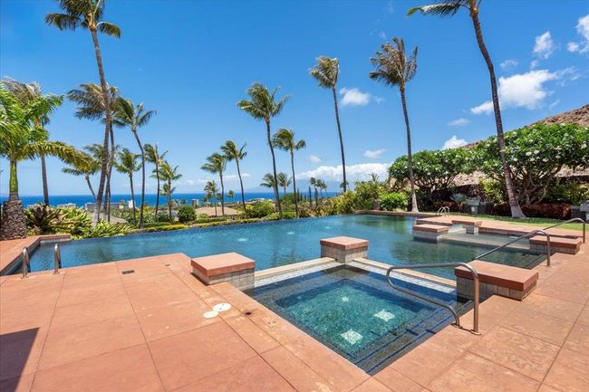 Clubhouse Infinity Pool and Spas | Image 37