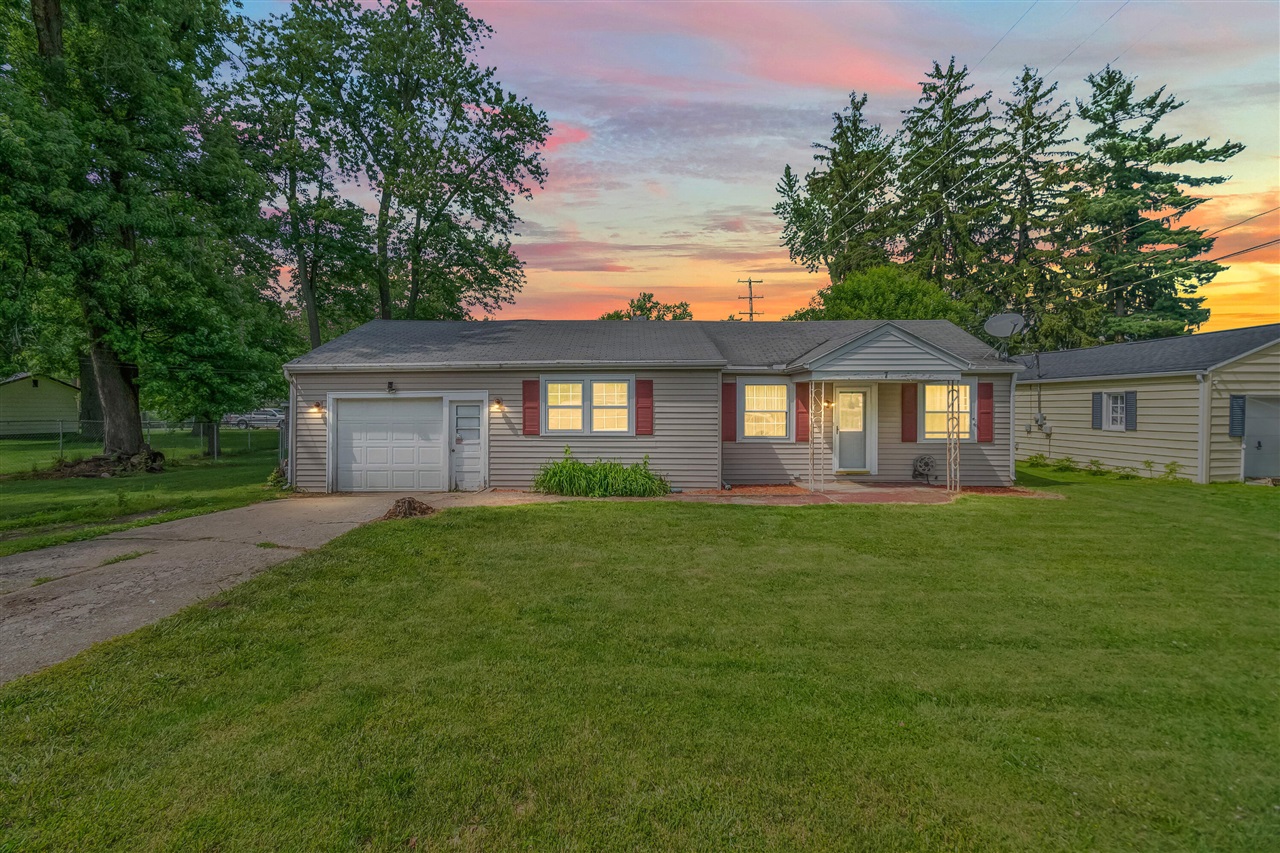 Lynwood Blvd, Hillsdale, MI 49242