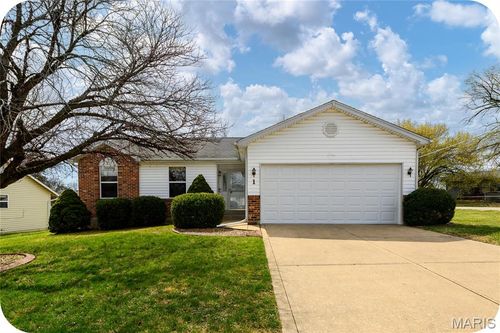 1 Pine Tree Ct, Saint Peters, MO, 63376-6674 | Card Image