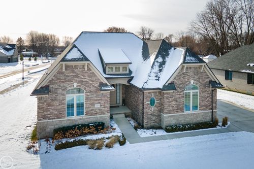 16818 Glenhurst Dr, Macomb, MI, 48044-5027 | Card Image