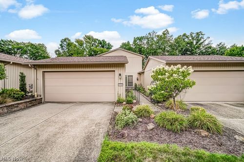19319 Idlewood Trl, Strongsville, OH, 44149-3129 | Card Image