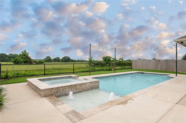 817 Mockingbird St, House other with 3 bedrooms, 2 bathrooms and null parking in Navasota TX | Image 35