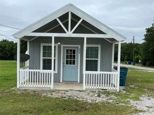 204 E Riley St, Bowie, TX, 76230-5513 | Card Image