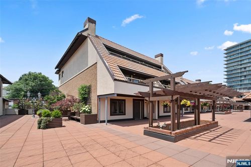 300 Gorge Rd, Cliffside Park, NJ, 07010-2759 | Card Image