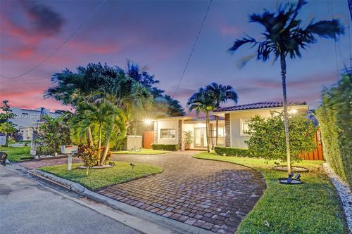 8843 Hawthorne Ave, Surfside, FL, 33154-3329 | Card Image