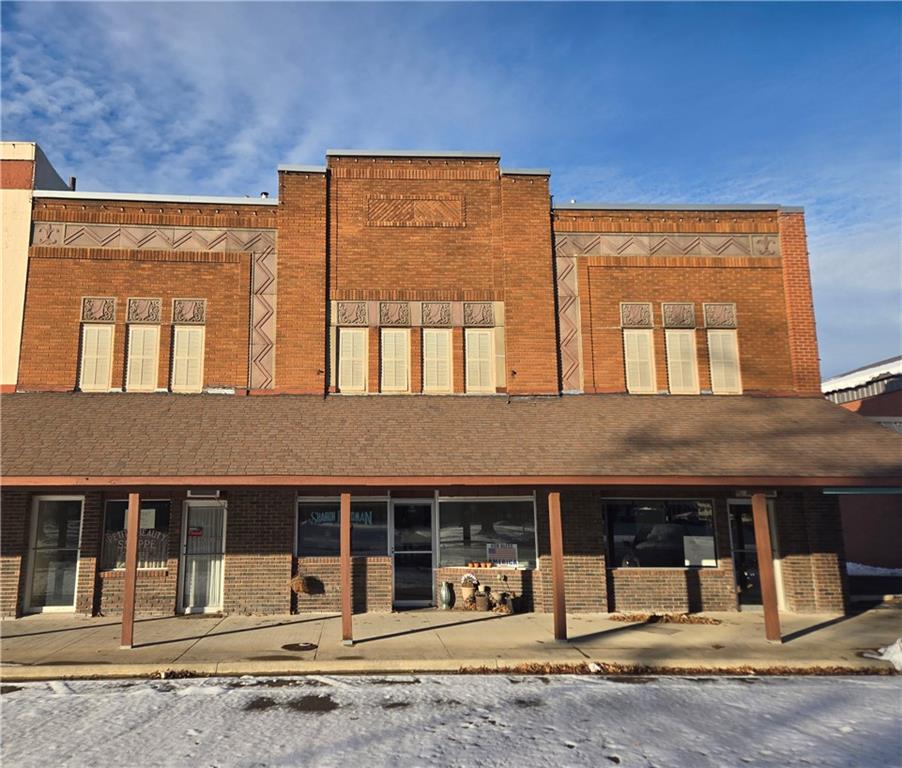 112 E Forest Ave, Girard, KS 66743