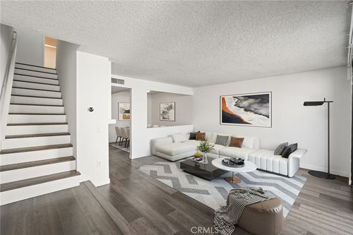 apt-215-22038 Vanowen St, Woodland Hills, CA, 91303-2561 | Card Image