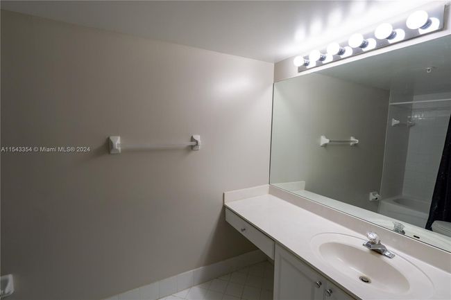 APT-307 - 2711 Ocean Club Blvd, Condo with 2 bedrooms, 2 bathrooms and null parking in Hollywood FL | Image 18