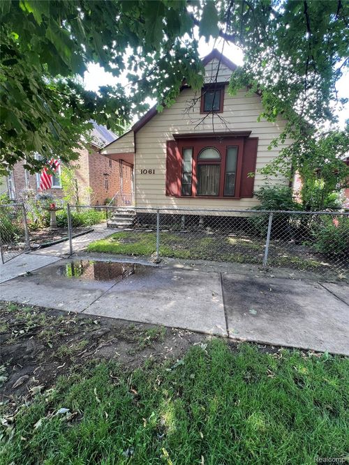 1061 Lansing Street, Detroit, MI, 48209 | Card Image