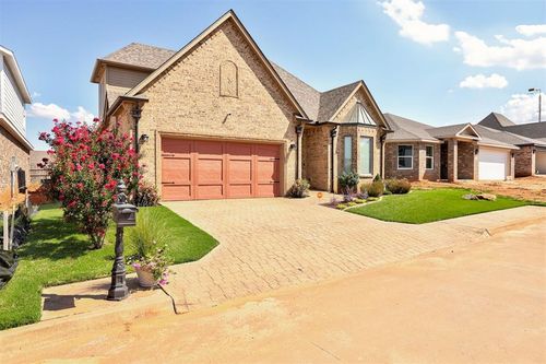 806 Chateau Ct, Kingfisher, OK, 73750-5000 | Card Image