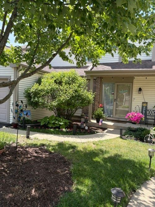 315 E Forest Knoll Dr, Palatine, IL, 60074-2349 | Card Image