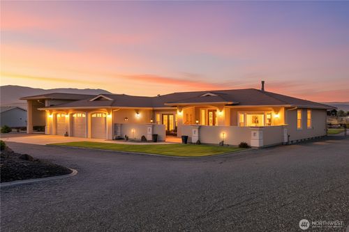 704 Desert Aire Dr Sw, Mattawa, WA, 99349-1927 | Card Image