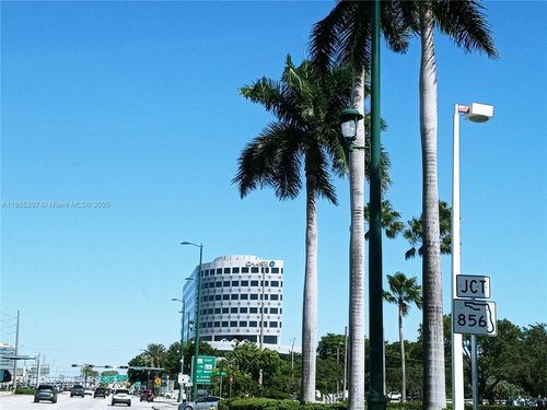 apt-303-20400 W Country Club Dr, Aventura, FL, 33180-1665 | Card Image