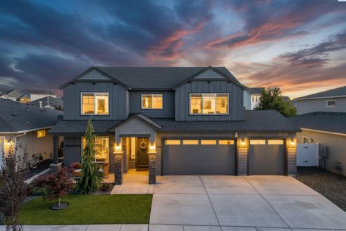 4689 White Dr, Richland, WA, 99352-8573 | Card Image
