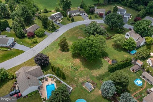 734 Pleasant Dr, NEW HOLLAND, PA, 17557-9536 | Card Image