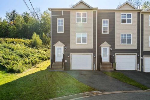 81 Fescue Crt, House with 3 bedrooms, 4 bathrooms and 3 parking in Middle Sackville NS | Card Image