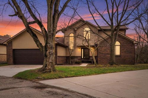 7513 Hickory Hill Dr, West Bloomfield, MI, 48322-1057 | Card Image