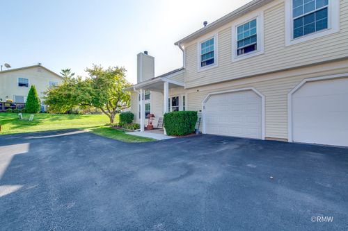 324 Juniper Cir, Streamwood, IL, 60107-1864 | Card Image
