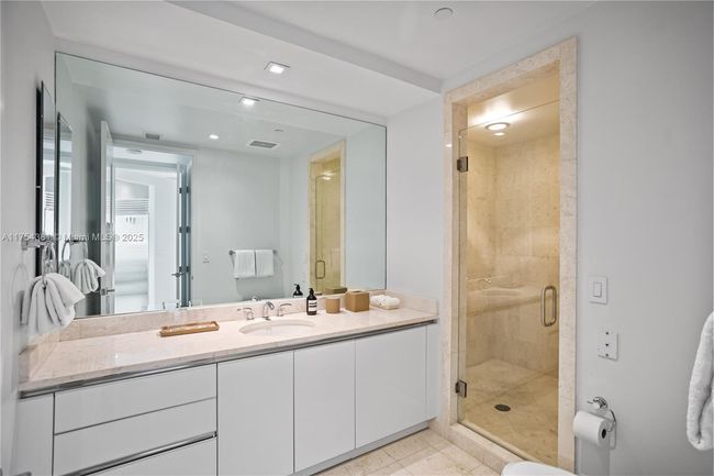 APT-3202 - 16051 Collins Ave, Condo with 2 bedrooms, 3 bathrooms and null parking in Sunny Isles Beach FL | Image 16