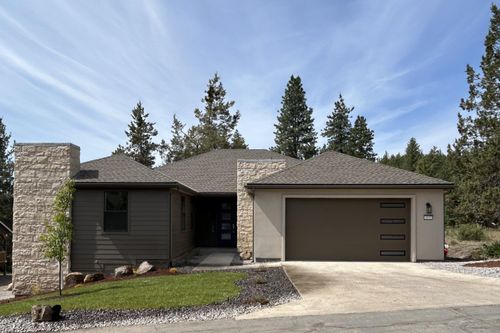 1092 Timber Ridge Loop, Klamath Falls, OR, 97601-8719 | Card Image