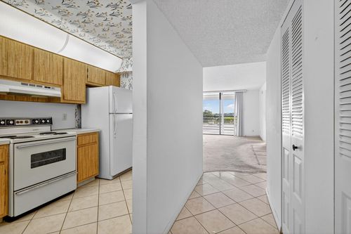 503-4640 Lucerne Lakes Blvd, Lake Worth, FL, 33467 | Card Image
