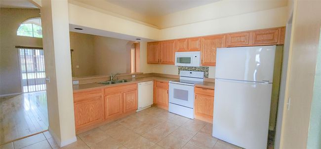30105 Pga Dr, House other with 3 bedrooms, 2 bathrooms and null parking in Sorrento FL | Image 6