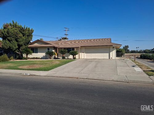 6105 Burke Way, Bakersfield, CA, 93309-2877 | Card Image