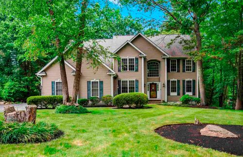 17 Sycamore Ave, Salem, NH, 03079-4817 | Card Image