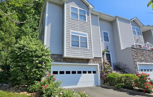 46-46 Stetson Pl, Danbury, CT, 06811-3883 | Card Image