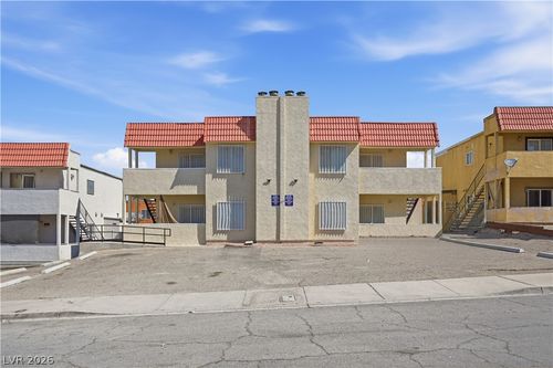 6952 Issac Ave, Las Vegas, NV, 89156-6139 | Card Image