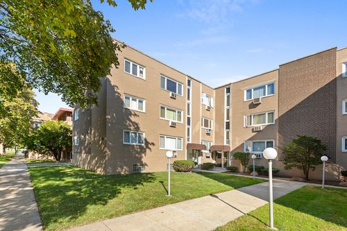 b2-8121 S King Dr, Chicago, IL, 60619-4944 | Card Image
