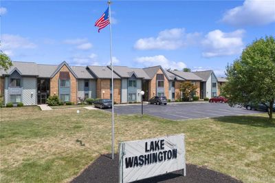 1953 Washington South Drive, Condo with 2 bedrooms, 2 bathrooms and null parking in Dayton OH | Image 1