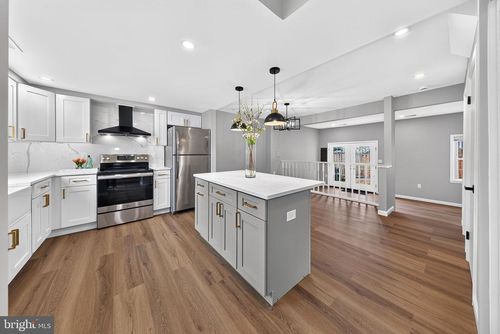 9093 Wharton Ct, MANASSAS, VA, 20110-4215 | Card Image